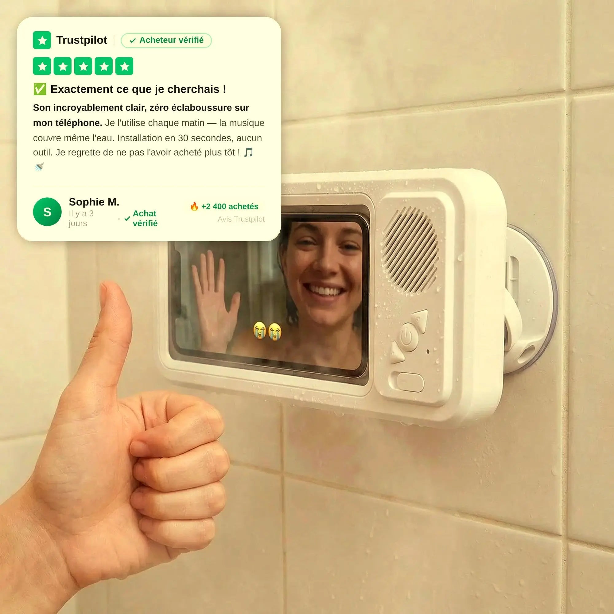 Avis client Trustpilot 5 étoiles sur l'AquaPod 360 avec femme souriante visible à travers le support étanche, pouce levé, +2 400 acheteurs satisfaits